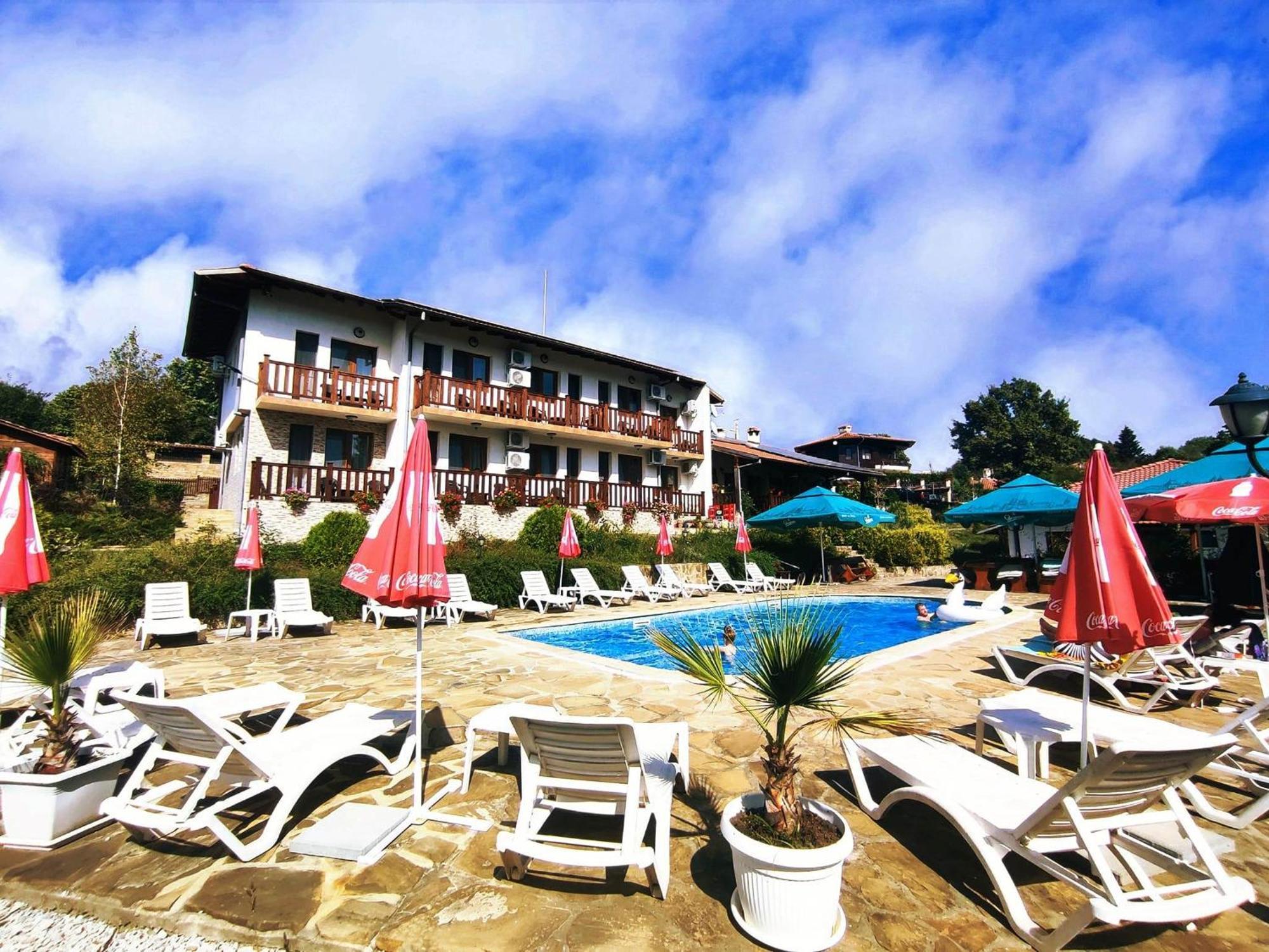 Family Complex Krisbo Hotel Donkovtsi Buitenkant foto