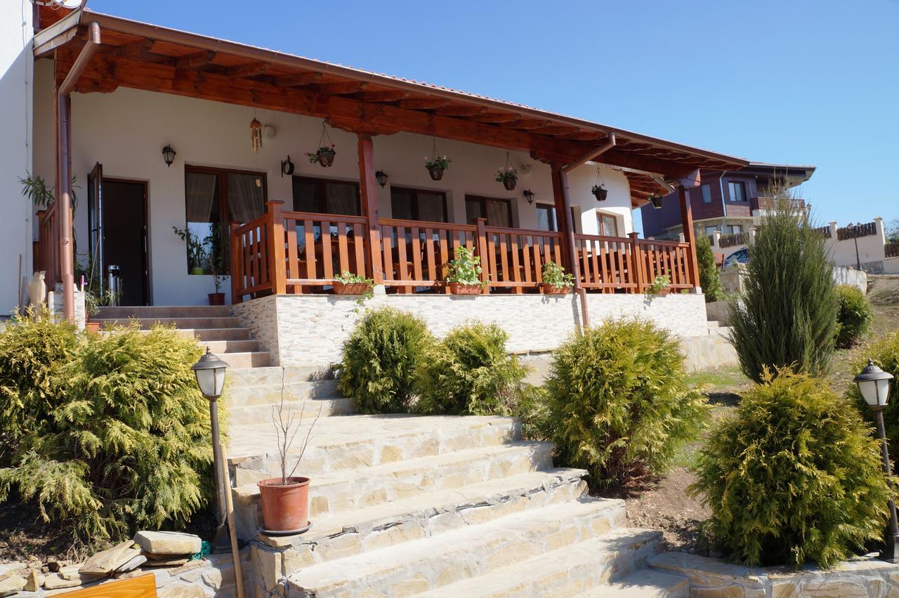Family Complex Krisbo Hotel Donkovtsi Buitenkant foto