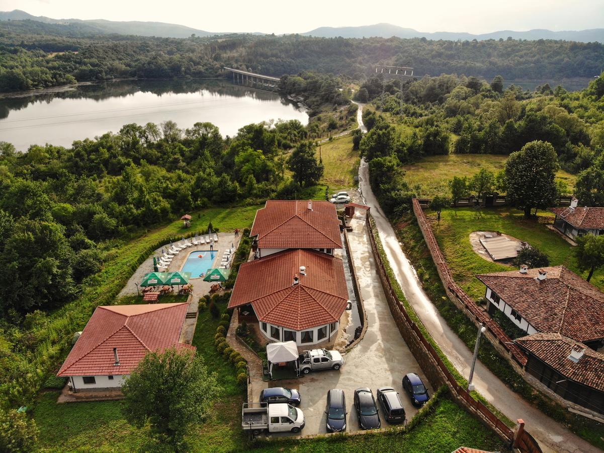 Family Complex Krisbo Hotel Donkovtsi Buitenkant foto