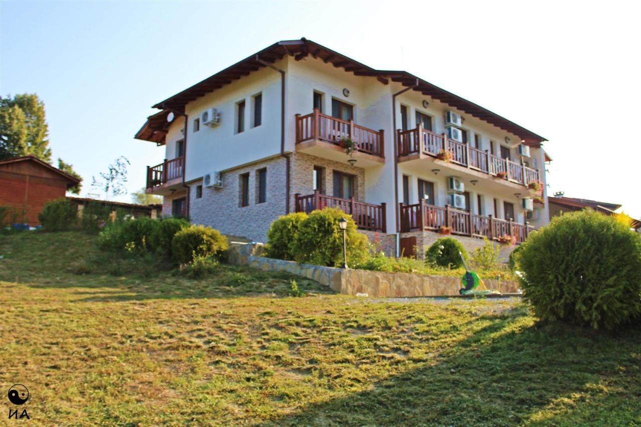 Family Complex Krisbo Hotel Donkovtsi Buitenkant foto