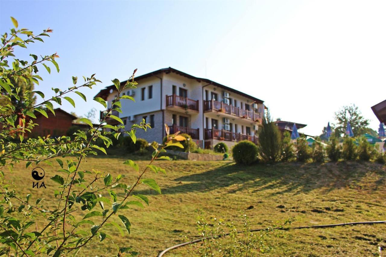 Family Complex Krisbo Hotel Donkovtsi Buitenkant foto