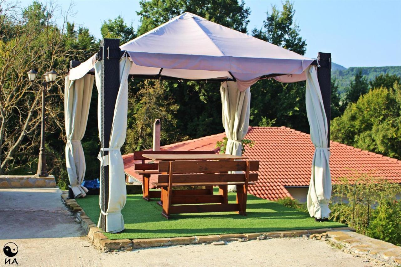 Family Complex Krisbo Hotel Donkovtsi Buitenkant foto